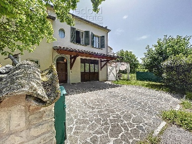 Foto Villa a schiera a Cagli Smirra di 167 m² con 6 locali in vendita