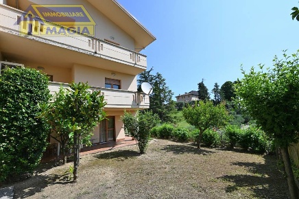 Foto Villa singola a Castel di Lama Cerreto di 250 m² con 12 locali