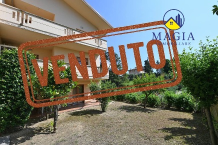 Foto Villa singola a Castel di Lama Cerreto di 250 m² con 12 locali