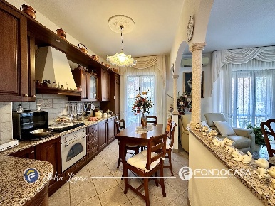 Foto Appartamento in Via Piani, Pietra Ligure Centro di 92 m² con 4 locali