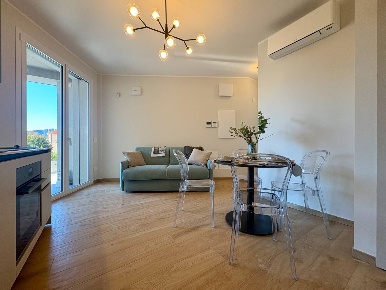 Foto Appartamento in Via Ghirardi, Pietra Ligure Centro di 45 m² in vendita