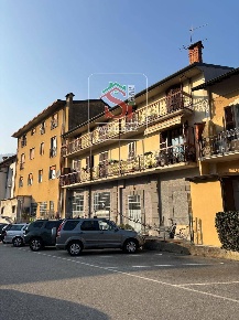 Foto Appartamento a Zogno Centro di 130 m² con 4 locali in vendita