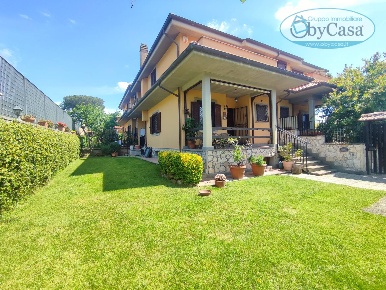 Foto Villa unifamiliare in Via Mazzini, Manziana in vendita
