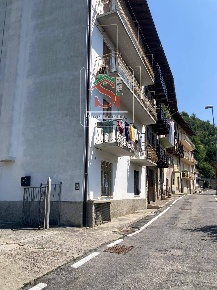 Foto Appartamento in Via San Bernardino, Zogno Centro di 81 m² con 3 locali