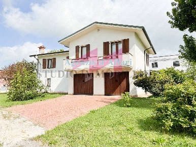 Foto Villa singola in Via Enrico Mattei, Sermide e Felonica di 276 m²