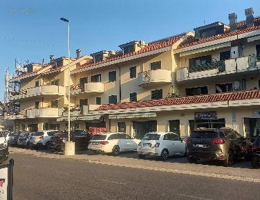 Foto Appartamento in Via Salaria, Castel di Lama di 202 m² con 7 locali