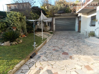 Foto Appartamento in Via Palazzi, Spinetoli Pagliare di 170 m² con 7 locali