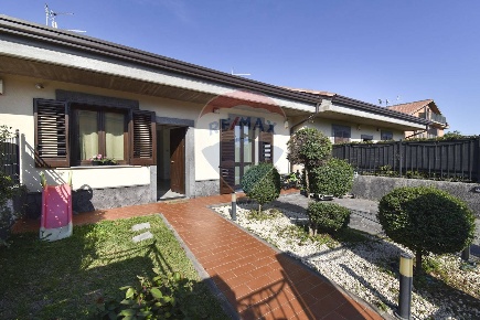 Foto Villa a schiera in Via dei Tulipani, San Pietro Clarenza di 93 m²