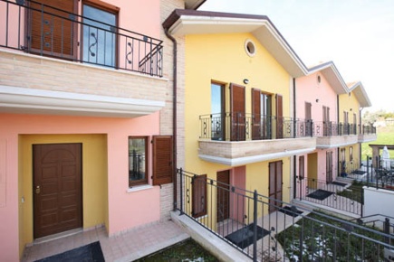 Foto Villa a schiera in Via Marconi, Spinetoli di 240 m² con 8 locali