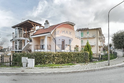 Foto Appartamento in Cappuccini, Loreto Aprutino Centro di 113 m²