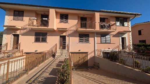 Foto Villa a schiera in VIALE carrubba, Solarino di 144 m² con 6 locali