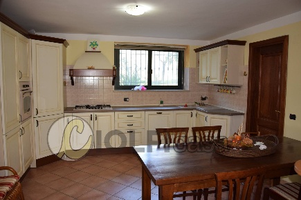 Foto Villa a schiera a Cervaro Foresta Mazzarella di 180 m² con 7 locali