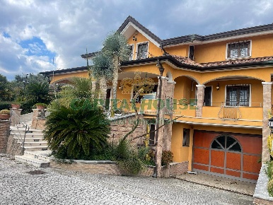 Foto Villa singola a Avella di 600 m² con 6 locali in vendita