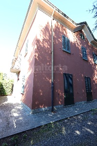 Foto Villa unifamiliare in Via Piave, Sovico di 440 m² con 6 locali