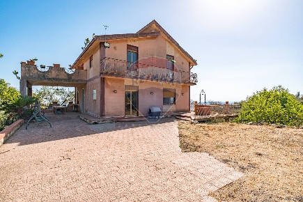 Foto Villa singola in C.da Iazzo Vecchia Strada Serafica, di 220 m²
