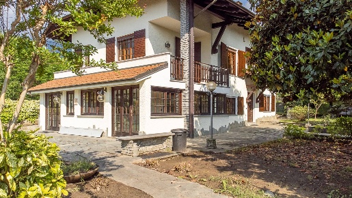 Foto Villa singola in Strada Badino, Cumiana Centro di 380 m² con 20 locali