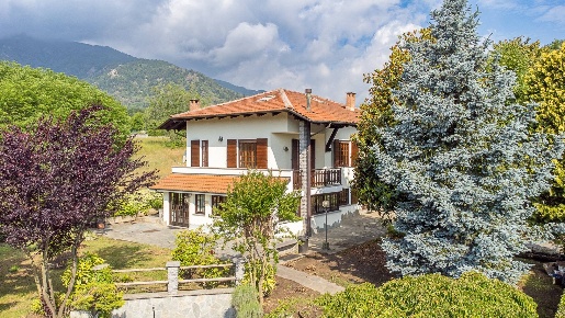Foto Villa bifamiliare in Via IV Novembre, Cumiana Centro di 380 m²