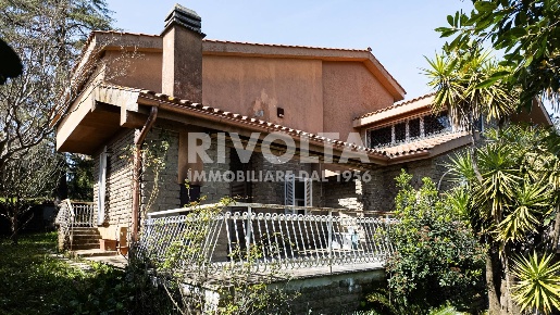 Foto Villa unifamiliare in via Prati del Ponte, Manziana in vendita