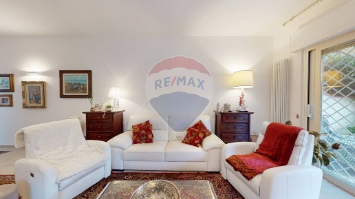 Foto Villa bifamiliare a Forte dei Marmi Vittoria Apuana di 170 m²