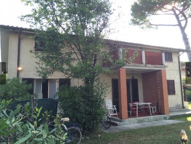 Foto Villa unifamiliare a Forte dei Marmi Vittoria Apuana di 150 m²
