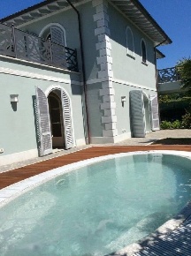 Foto Villa unifamiliare a Forte dei Marmi Vittoria Apuana di 220 m²