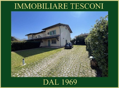 Foto Villa unifamiliare in via G.B Vico 54, Forte dei Marmi di 200 m²