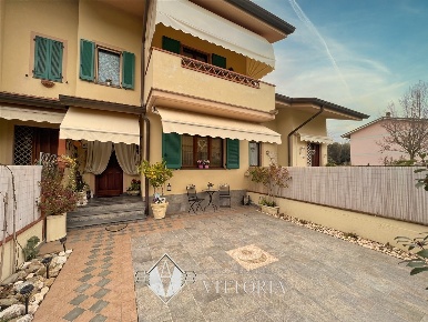 Foto Villa a schiera in via Ferrucci, Forte dei Marmi Vittoria Apuana
