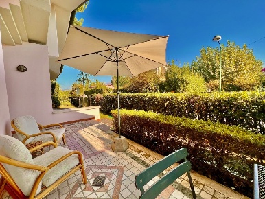 Foto Villa unifamiliare a Forte dei Marmi di 220 m² con 8 locali in affitto