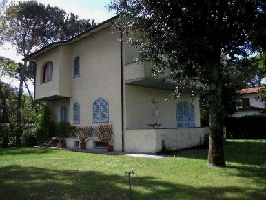 Foto Villa unifamiliare in via civitali, Forte dei Marmi Vittoria Apuana