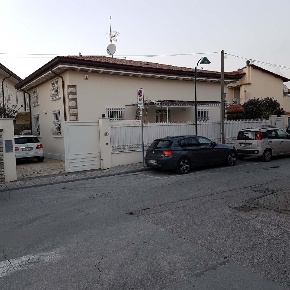 Foto Villa unifamiliare a Forte dei Marmi Centro di 180 m² con 7 locali