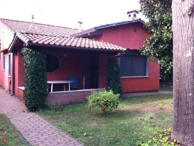 Foto Villa unifamiliare a Forte dei Marmi Centro di 150 m² con 6 locali