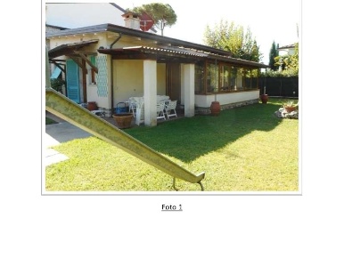 Foto Villa bifamiliare in via piave, Forte dei Marmi Centro di 98 m²