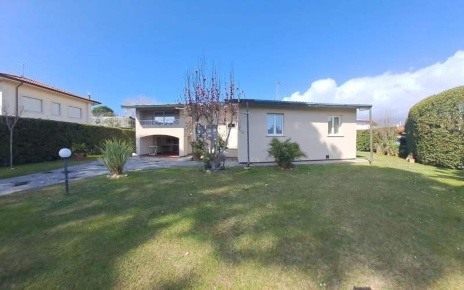 Foto Villa unifamiliare a Forte dei Marmi Roma Imperiale di 300 m²