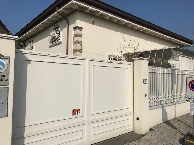 Foto Villa unifamiliare a Forte dei Marmi Centro di 200 m² con 8 locali