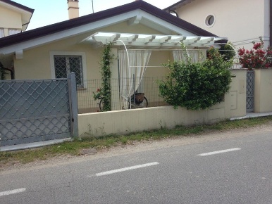 Foto Villa unifamiliare a Forte dei Marmi Centro di 50 m² con 4 locali