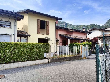 Foto Villa a schiera in via santa lucia, Vobarno Centro di 225 m²