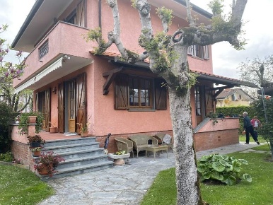 Foto Villa unifamiliare a Forte dei Marmi Caranna di 130 m² con 6 locali
