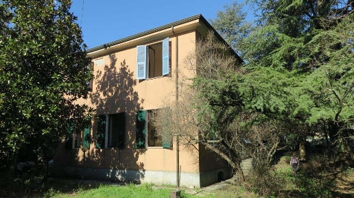 Foto Villa unifamiliare a Pontremoli di 500 m² con 15 locali in vendita