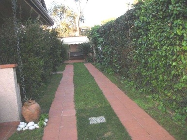 Foto Villa bifamiliare a Forte dei Marmi Vittoria Apuana di 140 m²