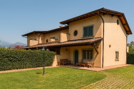 Foto Villa unifamiliare a Forte dei Marmi di 195 m² con 95 locali