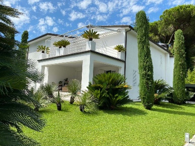 Foto Villa unifamiliare a Forte dei Marmi Roma Imperiale di 450 m²