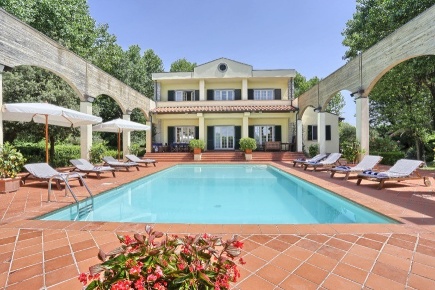 Foto Villa unifamiliare a Forte dei Marmi Vittoria Apuana di 350 m²