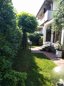 Foto Villa bifamiliare in via della barbiera, Forte dei Marmi Caranna