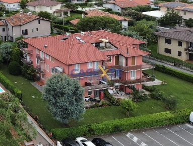 Foto Appartamento in Via Como, Sirmione Centro di 100 m² con 3 locali
