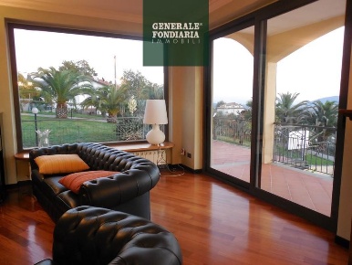 Foto Villa unifamiliare a Bolano di 310 m² in vendita