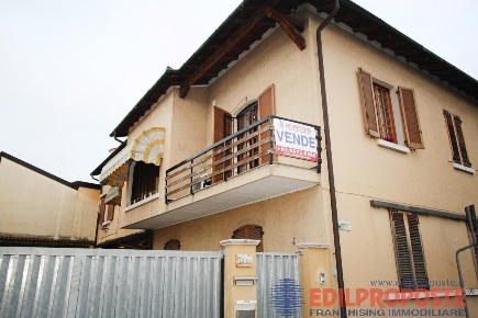 Foto Appartamento in Via San Lorenzo, Lazzate in vendita