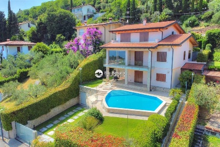 Foto Villa unifamiliare in Via Caronte, Toscolano-Maderno di 240 m²