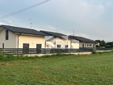 Foto Villa unifamiliare a Verdello di 213 m² con 4 locali in vendita