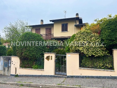 Foto Villa unifamiliare in via capitano bini, Laveno-Mombello Laveno