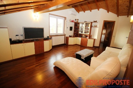 Foto Appartamento in via G. di Vittorio, Lazzate in vendita